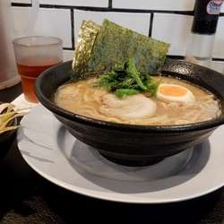 醤油豚骨ネギラーメン