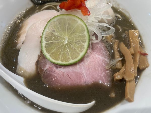 「[限定] イカ煮☆そば 味玉入り」@中華ソバ ビリケンの写真