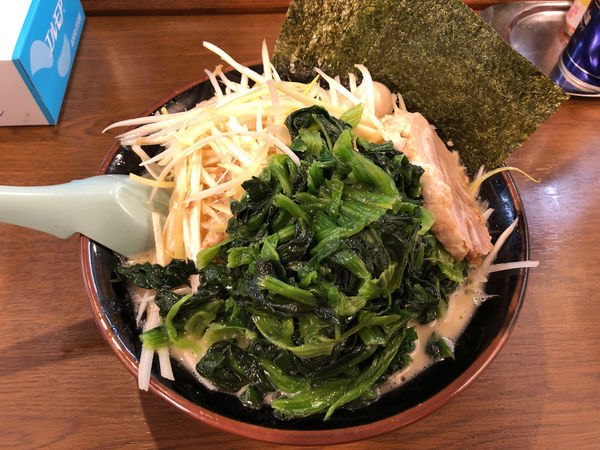 「ネギラーメン　ほうれん草　麺硬」@横浜家系ラーメンとりとんの写真