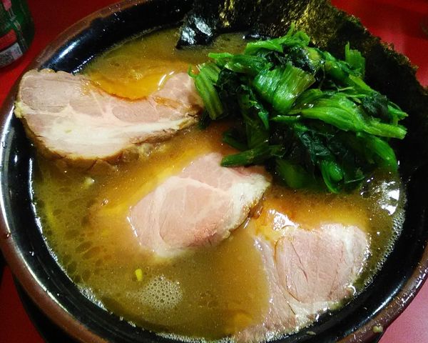 「中盛ラーメン　+　豚2枚」@家系ラーメン とらきち家の写真