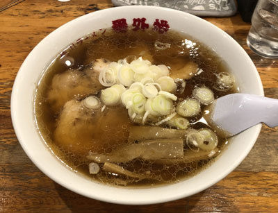 「チャーシューラーメン正油（900円）」@旭川ラーメン 番外地 赤羽店の写真