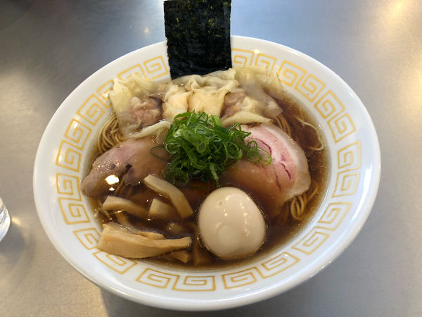 「特製中華そば黒だし大盛1100円+100円」@麺や くろえもんの写真