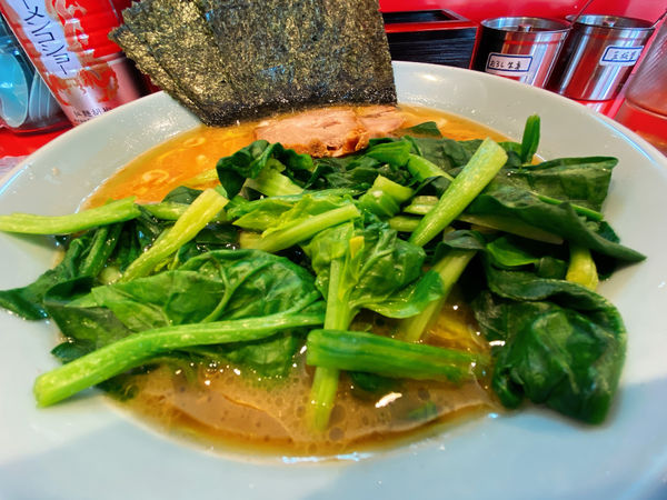 「並¥710、生れんそう¥120」@横浜家系ラーメン 黄金家の写真