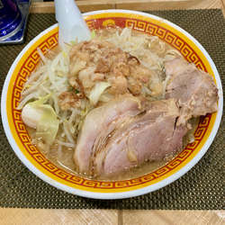 ラーメン(麺半分・野菜少し)