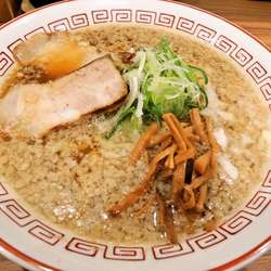 らーめん朱（背脂入り）＋鮪ユッケ丼