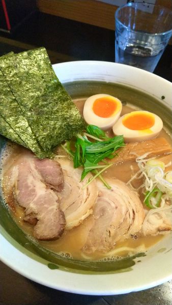 「白湯そば　全部乗せ」@はる樹の写真