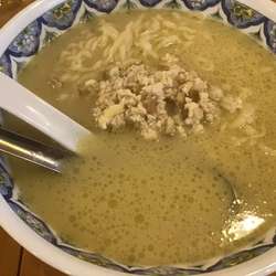 揚州濃厚塩ラーメン930円、餃子400円(クーポンで無料)