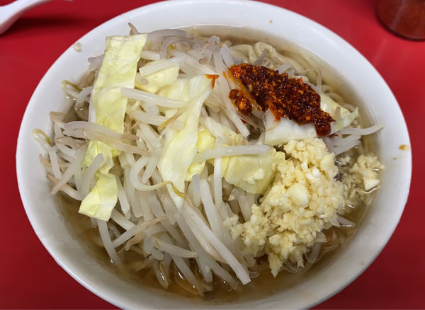 「小ラーメン 玉子 ヤサイ ニンニク ラー油」@ラーメン二郎 千住大橋駅前店の写真