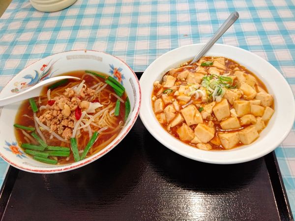 「ラーメンセット(台湾ラーメン＋麻婆飯)700円」@台湾料理 味味軒の写真