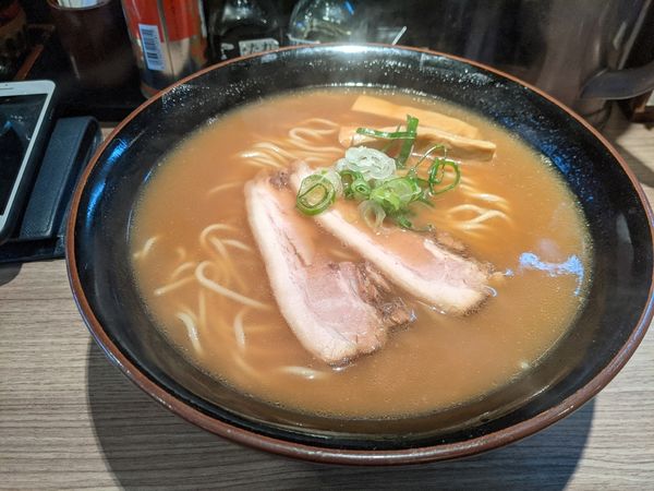 「醤油ラーメン730円+特盛+200円　ランチライス無料」@拉ノ刻の写真