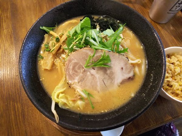 「みそらーめん（平麺）　750円」@らーめん 砂小屋の写真