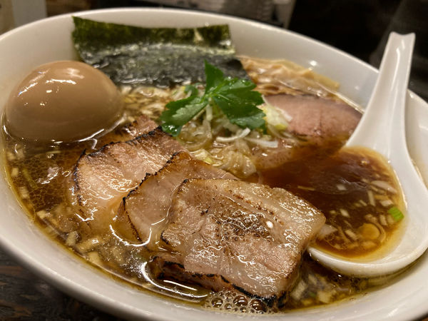 「醤油味玉中華そば」@中華そば こむぎの写真