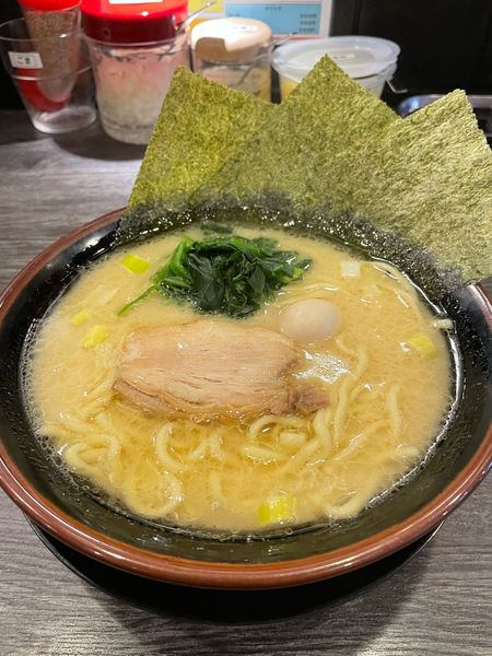「塩ラーメン」@横浜家系ラーメン 金山家 植田店の写真