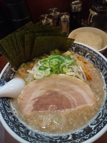「のりラーメン920円(脂少なめ)半ライスサービス」@拉麺 梅太郎の写真