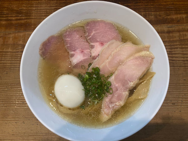 「しお全部のせ」@町田汁場 しおらーめん 進化の写真