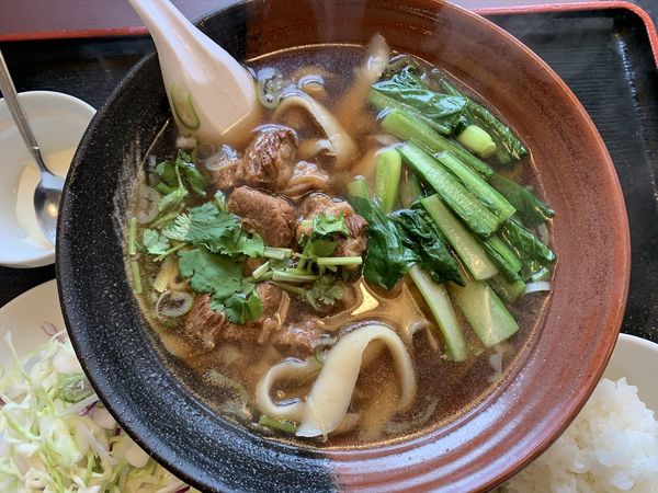 「薬膳牛肉刀削麺＋サービス小ライス」@香港料理 食旅の写真