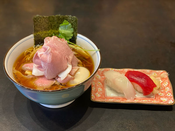 「特製四つ葉そば+本日のにぎり」@中華そば 四つ葉の写真