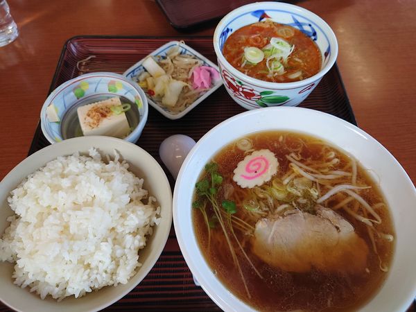 「もつ煮定食730円+半ラーメン410円」@もつ煮屋 日の出食堂の写真