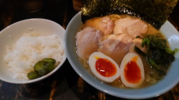 「チャーシュー麺、味玉、ライス」@らーめんありがた家の写真