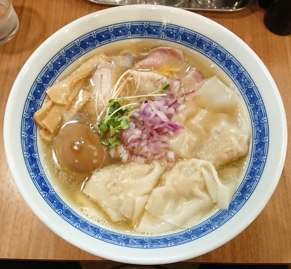 「いりこ味玉ラーメン＋ワンタン」@MENクライの写真