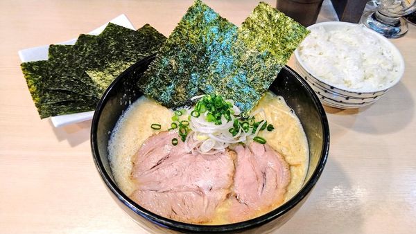 「【限定】玉子とじらーめん＋海苔･半ライス」@煮干しらぁめん 猫トラ亭の写真