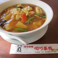 五目ソバ 935円（税込み）