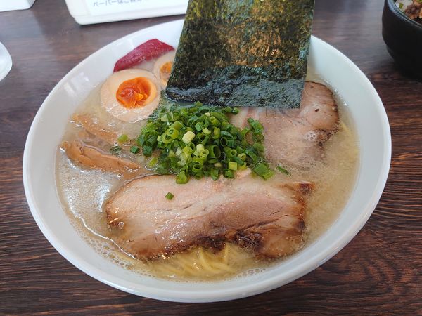 「味玉Sio豚骨」@麺屋 三四郎の写真