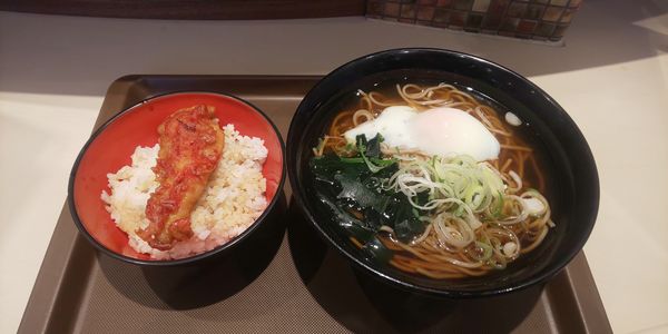 「ミニ鶏紅天丼セット(かけそば)+温玉」@名代 富士そば 御徒町駅前店の写真