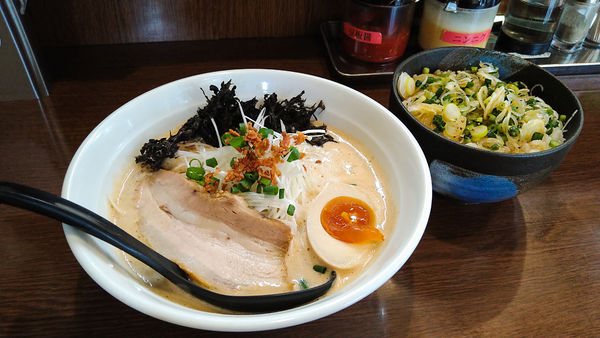 「限定/泡エビ塩トンラーメン+ネギめし」@ラーメン 大山家 昭島店の写真