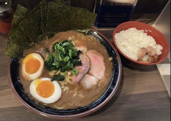 「ラーメン大、ライス大」@神田ラーメン わいず 神田本店の写真