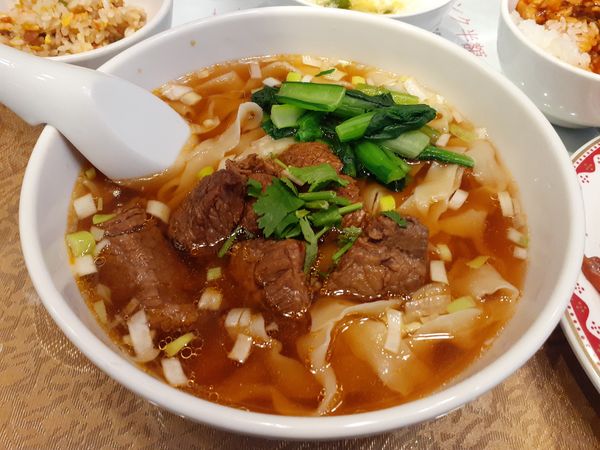 「牛肉刀削麺」@魯香酒樓の写真