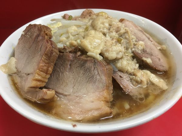 「小ぶた入り（ﾆﾝﾆｸｽｸﾅﾒ ｱﾌﾞﾗ）」@ラーメン二郎 上野毛店の写真