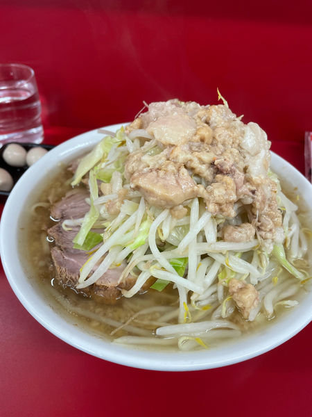 「小（麺少なめ） ＋ うずら ニンニクアブラ」@ラーメン二郎 神田神保町店の写真