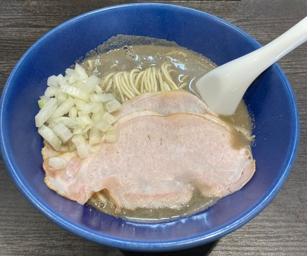 「煮干豚骨　８５０円」@カニトン 東神奈川店の写真