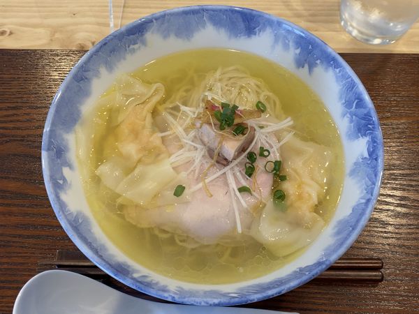 「わんたん入り塩らぁ麺」@Ramen FeeLの写真