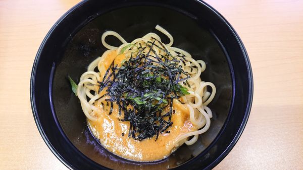 「（期間限定）濃厚うにまぜそば　３８０円＋消費税」@スシロー 海浜幕張店の写真