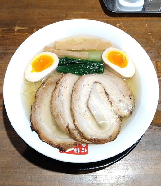 「塩チャーシュー麺 950円＋味玉クーポン」@ラーメンぐんじ 中川原駅前店の写真