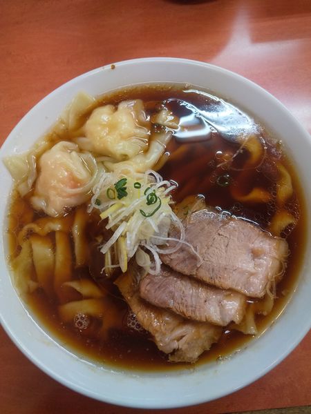 「海老ワンタンメン900円濃口(醤油味)50円大盛50円」@日陰の写真