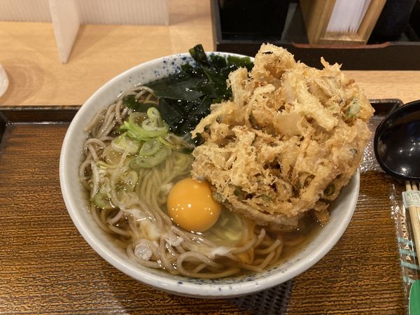 「かき揚げそば＋卵　500円」@しぶそば 大井町店の写真