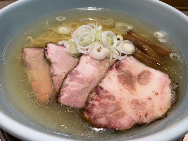 「チャーシュー麺1250円　ライス150円」@まるえ中華そばの写真