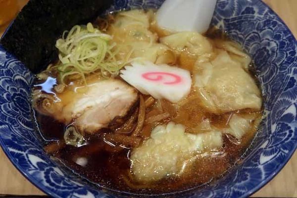 「ワンタン麺　650円」@肉厚わんたん麺と手作り焼売 ら麺亭 浅草支店の写真