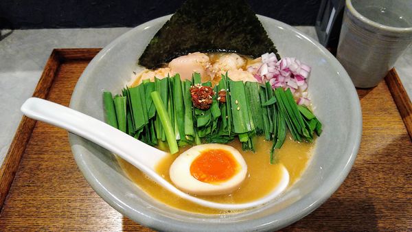 「【期間限定】味噌もつにらぁ」@Homemade Ramen 青麦の写真