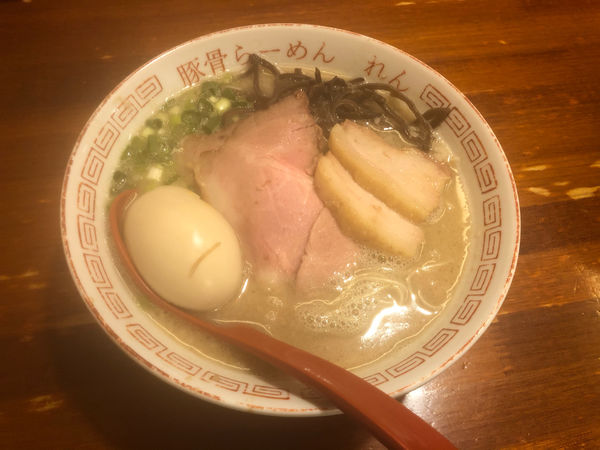 「博多肉らーめん + 玉子 + マー油替玉」@豚骨らーめん れんの写真
