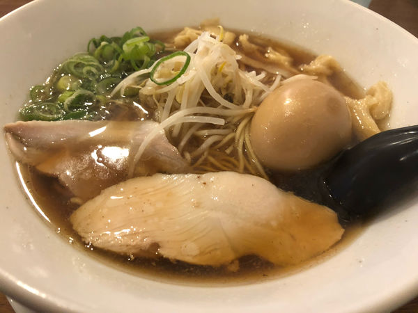 「醤油ラーメン煮卵」@麺彩kitchen あひる食堂の写真