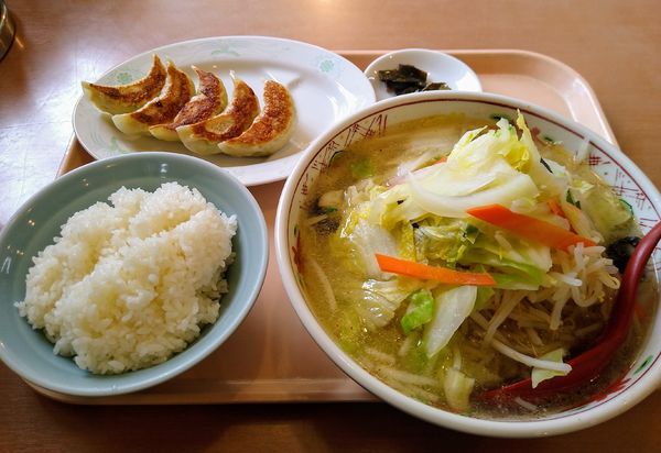「ランチセット 野菜ラーメン(しお)ギョーザ ライス 920円」@ラーメン永華の写真