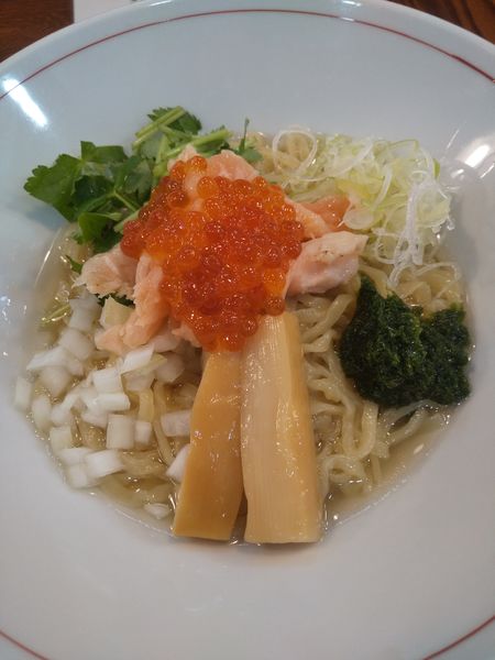 「サーモンとイクラと生のりと山葵の和えそば(割飯付)980円」@拉麺 イチバノナカの写真