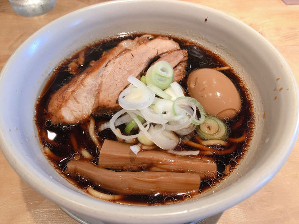 「らーめん　micro 煮卵」@人類みな麺類 東京本店の写真