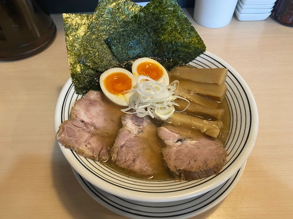 「煮干しらぁめん全部のせ」@煮干しらぁめん 猫トラ亭の写真