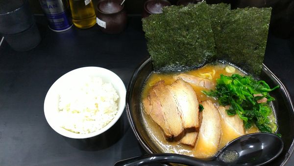 「特濃家系ラーメン800円+バラチャーシュー350円+小ライス」@横浜家系らぁめん 毘沙門天の写真