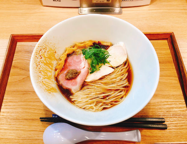 「名古屋コーチンの醤油らぁ麺」@らぁ麺 彩どりの写真